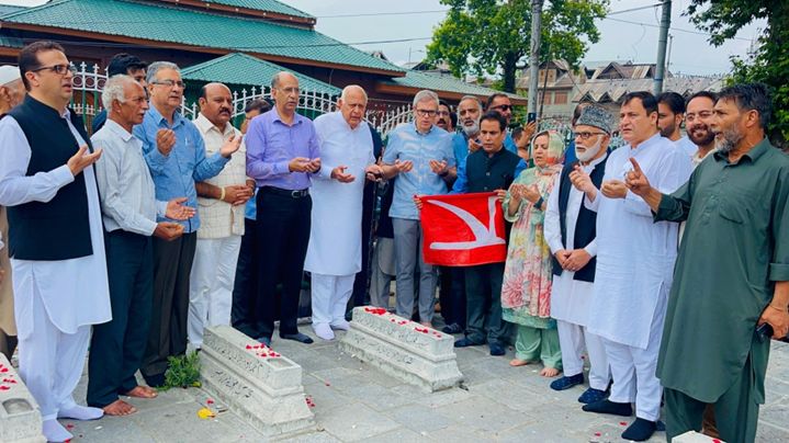 Dr. Farooq, CM Omar pay tributes at “Mazar-e-Shohada”, Offer Fatheh & Floral Tributes