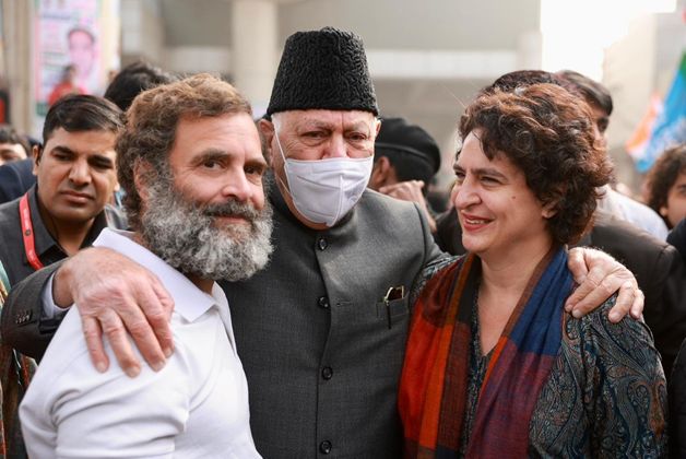Dr. Farooq joins Bharat Jodo Yatra, Appreciates Cong’s Rahul for promoting national unity, democracy