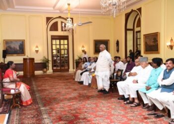 Dr. Farooq meets President Droupadi Murmu along with 31 opposition MPs