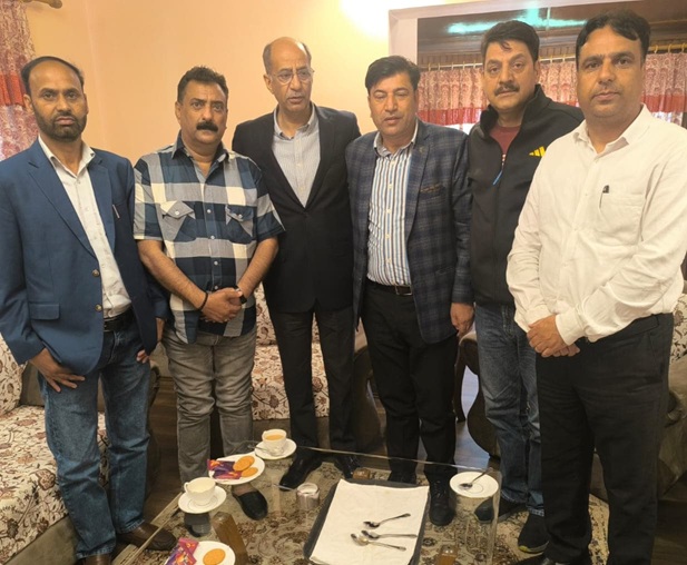JKEJCC Delegation Meets CM’s Advisor, Raises Key Employee Issues