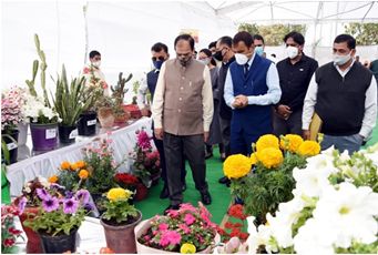 Enthusiastic Farmers throng SKUAST-Jammu Kisan Mela, Impressive flower show marks Day 2