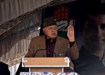 NC President Farooq Abdullah addressing an election rally at Dooru in Anantnag District-Pic/Kashmir Horizon
