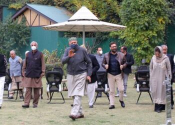 Farooq Abdullah named chairman of Peoples Alliance for Gupkar declaration; Mehbooba to be deputy