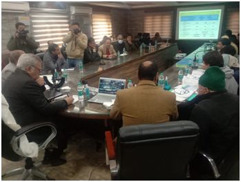Govt to ensure adequate availability of high-quality fertilizers: Advisor Farooq Khan