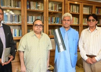 Film Maker Raj Kumar Santoshi calls on LG