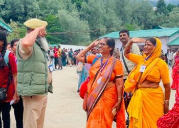 First batch of 4,822 Amarnath Pilgrims gets floral welcome in Kashmir