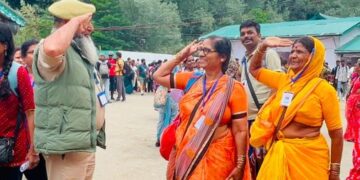 First batch of 4,822 Amarnath Pilgrims gets floral welcome in Kashmir