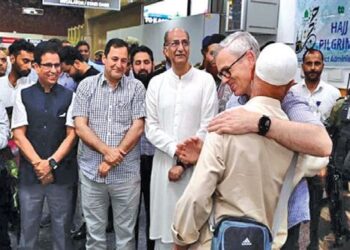 CM Omar receives first batch of Hajj Pilgrims at Srinagar Airport