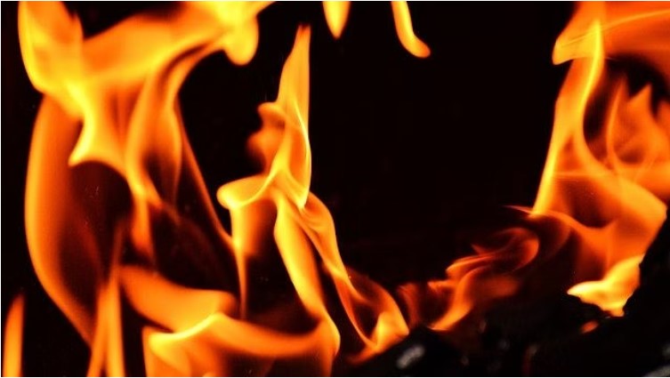Imam-bargah, two houses damaged in midnight blaze in Budgam