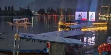 Floating cinema draws huge crowds as IFFJK brings cinema to Dal Lake