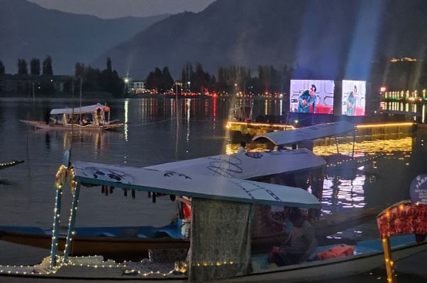 Floating cinema draws huge crowds as IFFJK brings cinema to Dal Lake