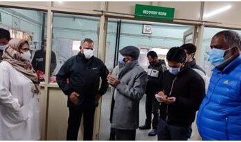 Advisor Farooq Khan visits Govt hospitals to review Covid preparedness