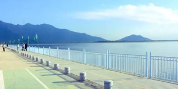 Foreshore Road: The Sparkling Jewel Along Dal Lake in Srinagar