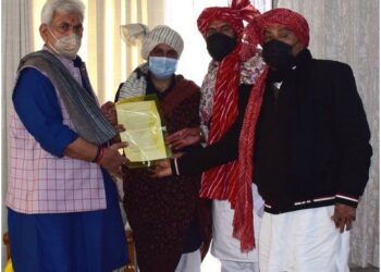 Former Minister, Pahari Tribe ST Forum delegation call on LG in Jammu