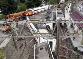Forty-eight killed as train derails in Taiwan