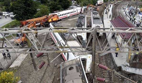 Forty-eight killed as train derails in Taiwan