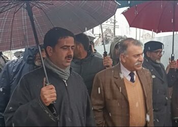 DC B’pora inspects restoration work on road collapse site in Hajin