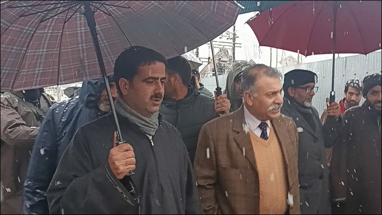 DC B’pora inspects restoration work on road collapse site in Hajin