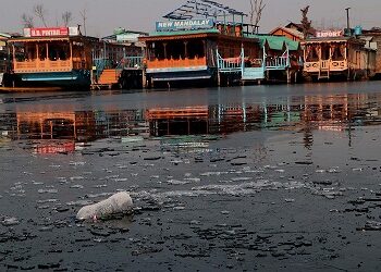 View of  a frozen part of Dal Lake on Thursday in Srinagar-Pic/Kashmir Horizon