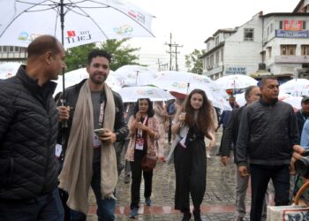 A group of foreign delegates of G20 visits market amid rain in Srinagar
