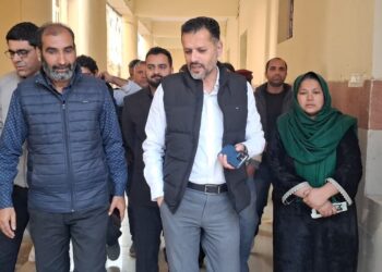 DHS Jammu undertakes comprehensive review of Health facilities in Rajouri Distt