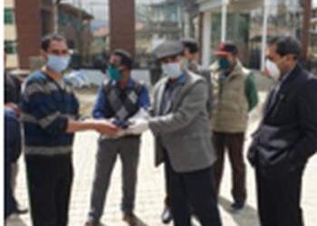 GM SIDCO visits industrial estates, quarantine homes