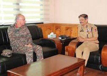 GOC 15 Corps calls on J&K DGP in Srinagar