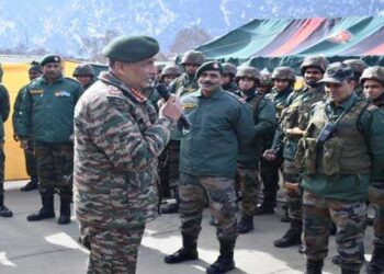 GOC White Knight Corps reviews security scenario in Kishtwar