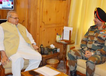 Northern Army Commander meets Governor