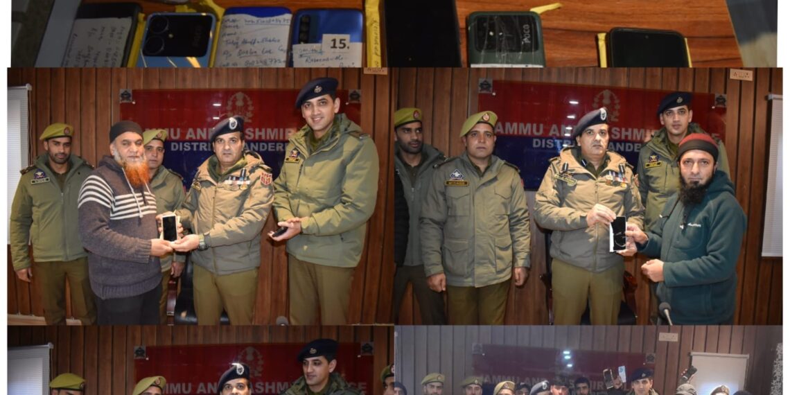 Police recovers 46 missing mobile phones in Ganderbal; Handed over to rightful owners