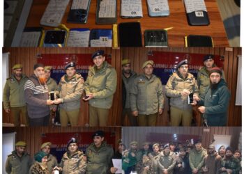 Police recovers 46 missing mobile phones in Ganderbal; Handed over to rightful owners