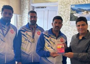 Gold medalist of IDBF World Dragon Boat Championship, Coach calls on Secretary YSS
