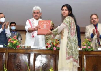 LG addresses National Academia-Industrial Conclave at IUST Awantipora