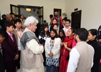 LG interacts with delegation of students visiting J&K under SEIL initiative