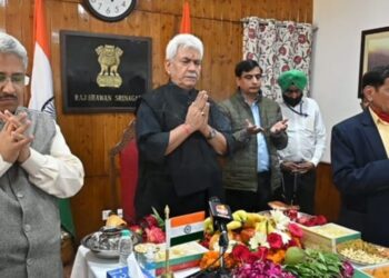 LG attends Pratham Puja of Amarnath Yatra