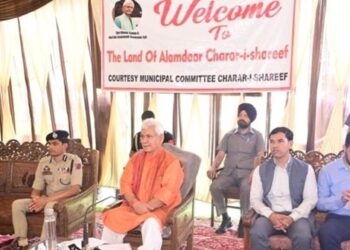 LG pays obeisance at Charar-e-Sharief shrine, Interacts with Spiritual leaders, public representatives, locals