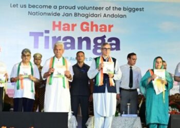 LG flags off Tiranga Yatra from Dal Lake in Srinagar
