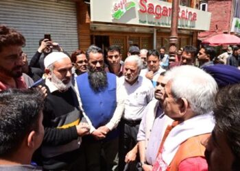 LG interacts with residents, tourists & shopkeepers at Pahalgam’s main market