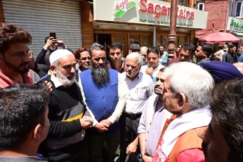 LG interacts with residents, tourists & shopkeepers at Pahalgam’s main market