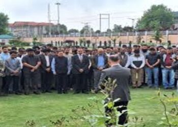 Pahalgam attack: Govt employees observe 2-minute silence