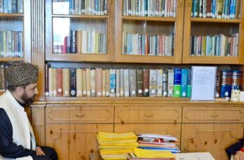 Grand Mufti, Registrar of Companies, JKSEWWA Chairperson Call on LG Sinha