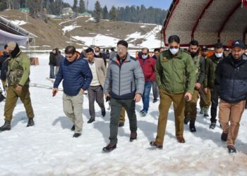 DC Baramulla visits Gulmarg, takes stock of arrangements for Khelo-India Winter Games