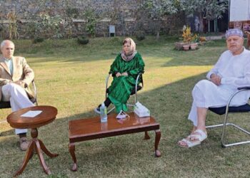 Gupkar Declaration meet today: After meeting Mehooba, Farooq convenes meeting, Mehbooba agrees to attend