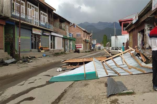 Gusty winds, hail storm wreak havoc in Kashmir