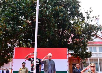 LG Manoj Sinha Hoists Tricolour at Lok Bhavan, Pays Tribute to Freedom Fighters