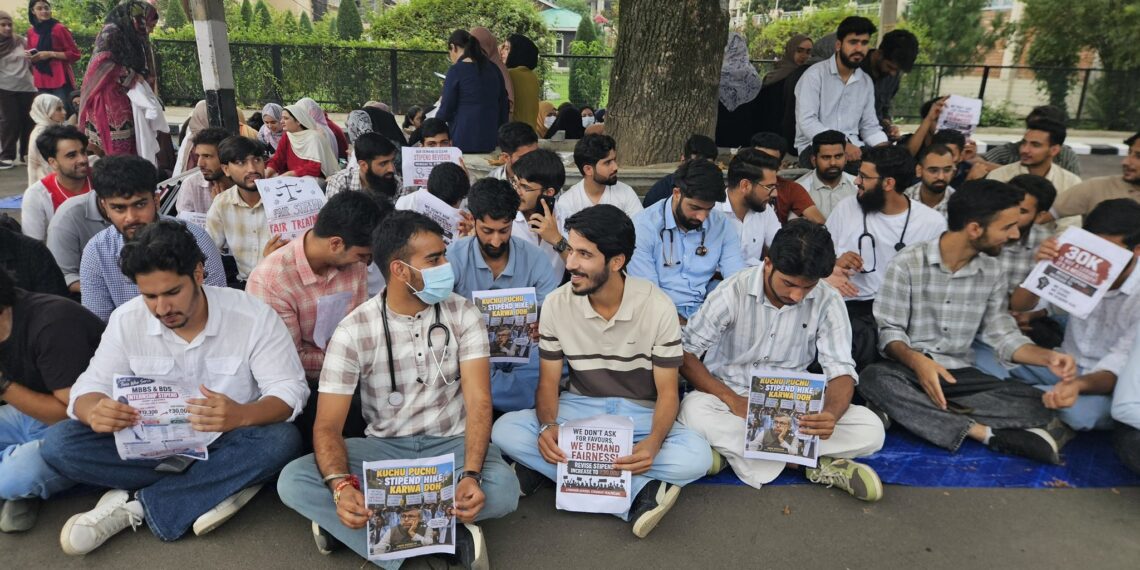 J&K Govt to finalise medical interns’ stipend hike within 30 days