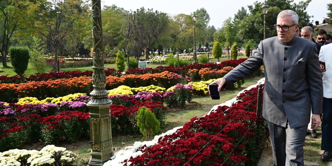 CM Omar Abdullah opens Chrysanthemum Show – 2026, invites people to experience Kashmir’s autumn colours