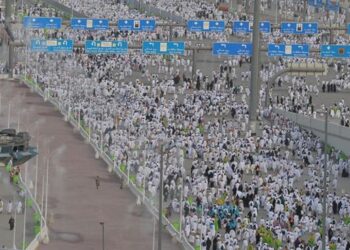 Hajj Pilgrims reach Mina, perform stoning ritual at Jamarat Bridge