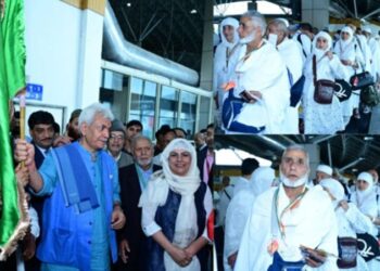 LG flags off J&K’s 1st batch of Hajj pilgrims from Srinagar Int’l Airport