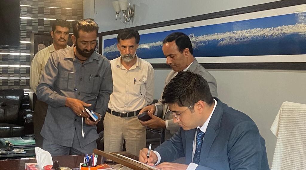 Haseeb takes over as Director Tourism Kashmir from his predecessor Dr Itoo